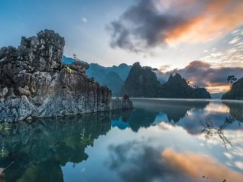 Phát hiện một "Vịnh Hạ Long thu nhỏ" ở vùng núi phía Bắc Việt Nam, du khách nhận xét có khung cảnh sơn thủy hữu tình