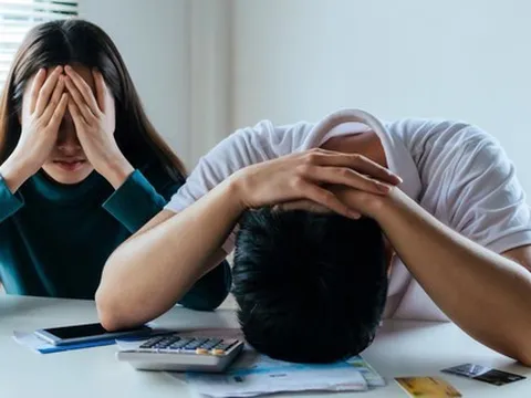 Chồng sắp cưới cương quyết 'tiền ai nấy tiêu' sau khi kết hôn, phải làm sao?