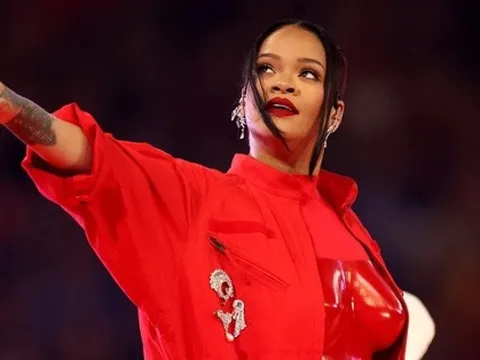 Tỷ phú Rihanna chính thức hạ sinh con sau màn thông báo rung chuyển Super Bowl