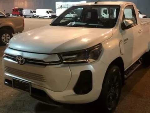 Toyota Hilux thuần điện bất ngờ tái xuất để chào bán khách hàng tiềm năng, dự kiến ra mắt cuối năm nay