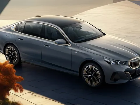 BMW 5-Series có bản mới đẳng cấp cho Chủ tịch: Ghế sau rộng hơn, màn hình to như TV gắn trần