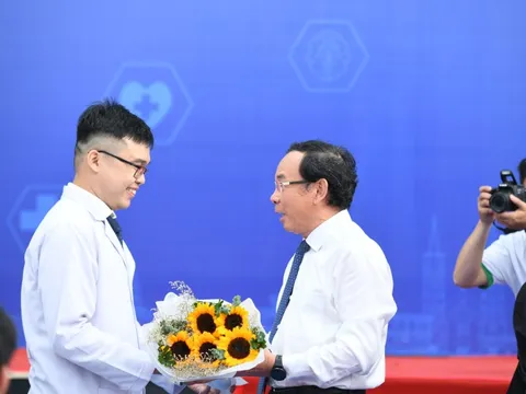 Lời nhắn nhủ của Bí thư Nguyễn Văn Nên đến các bác sĩ trẻ