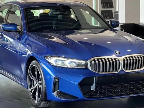 BMW 3-Series 2023 tiếp tục giảm giá mạnh tại đại lý: Bản base rẻ hơn Camry, làm khó thêm C-Class