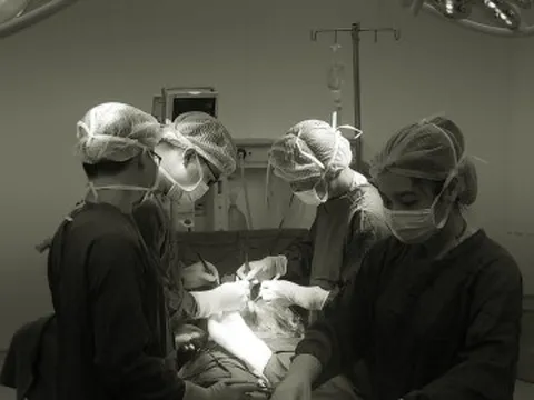 Hiểm họa khi nở rộ làm đẹp nam khoa