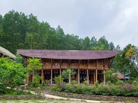 Ngắm ngôi nhà miền núi với thiết kế sàn hình elip đặc biệt
