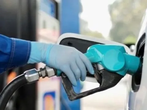 Đổ xăng đầy bình có tốt không?