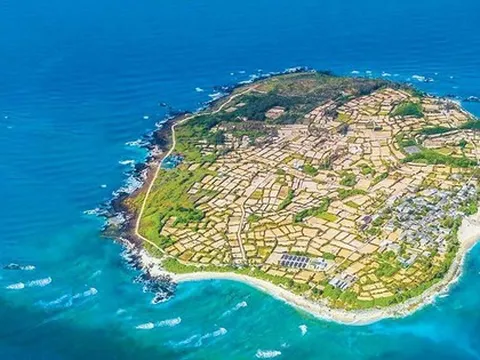Phát hiện hòn đảo ẩn mình ở vùng Duyên hải Nam Trung Bộ, du khách nhận xét ngoài đời đẹp hơn nhiều so với trong ảnh