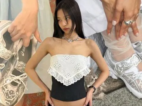 Giày cưng của Jennie dạo này hoá ra là đôi sneaker xinh nhất thế giới năm 2023!