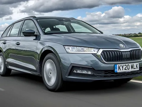 Skoda Octavia sắp bán tại Việt Nam có bản nâng cấp chạy thử: Đèn hậu mới, màn hình cảm ứng siêu lớn