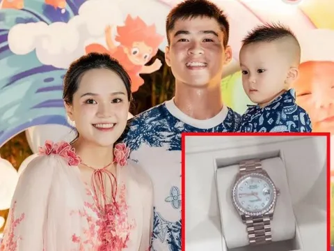 Vợ Duy Mạnh khoe món quà xa xỉ hậu sinh con thứ hai