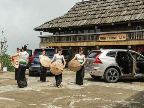 Nhóm nữ từng tham gia múa xòe Thái kỷ lục: ‘Nhảy theo nhạc phát từ loa xe Volvo là trải nghiệm không bao giờ quên’
