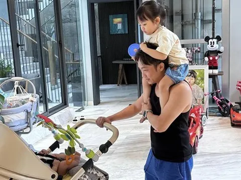 Cường Đô La tất bật trông con ngày cuối tuần, hé lộ quyền lực của bà xã trong nhà