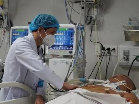 Cụ bà mắc uống ván phải nhập viện gấp sau khi tự rạch mụn ở ngón chân