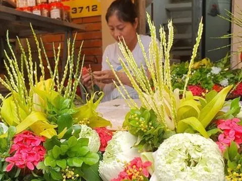 Đủ món hàng bắt mắt tại chợ "nhà giàu" Hà Nội ngày Rằm tháng Bảy