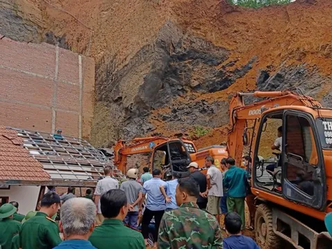 Sạt lở vùi lấp căn nhà, chồng tử vong, vợ may mắn thoát nạn