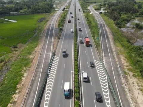 Có được dừng xe trên cao tốc?
