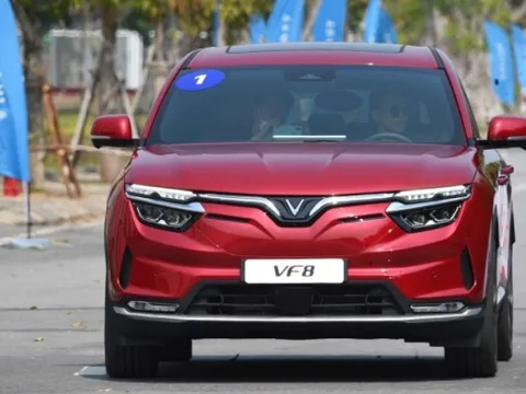 Đề xuất hỗ trợ 1.000 USD cho người Việt mua ô tô điện