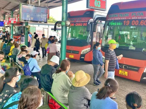 Cao điểm giao thông lễ 2/9, tranh luận cấm xe giường nằm vào nội đô