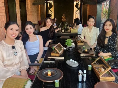 Đỗ Mỹ Linh lần đầu lộ diện bên dàn hậu sau khi sinh con gái, nhan sắc gây chú ý
