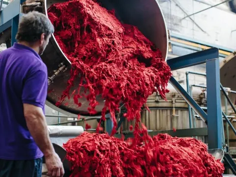 Hóa chất độc hại trong quần áo: Nguy cơ tiềm ẩn đối với sức khỏe