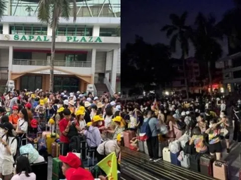 Dân tình đổ xô đi du lịch trong ngày nghỉ lễ đầu tiên: Cát Bà xe xếp hàng dài, các cửa khẩu quốc tế chật cứng người xuất cảnh