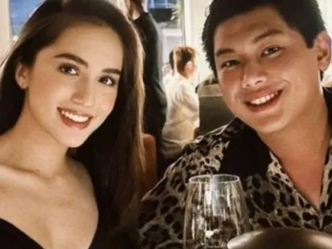 Thiếu gia út nhà tỷ phú Johnathan Hạnh Nguyễn tung ảnh nét căng bên bạn gái: Lễ này chất lượng quá!