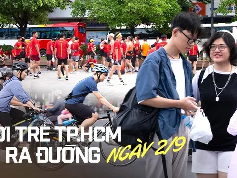 Giới trẻ TP.HCM ra đường đạp xe, đi sở thú, tụ tập cà phê đông nghịt ngày 2/9