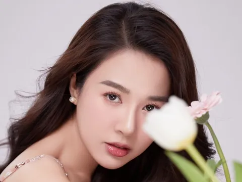 Hoa Khôi Đỗ Hà Trang khoe nhan sắc trong veo "chào tuổi mới"