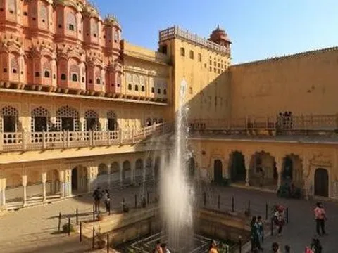 “Cung điện gió” Hawa Mahal đi trước thời đại