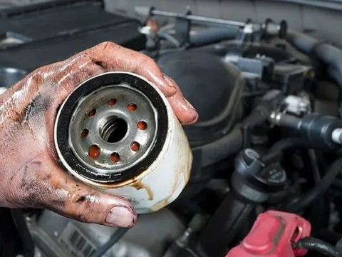 Bao lâu thì nên thay cốc lọc dầu ô tô?