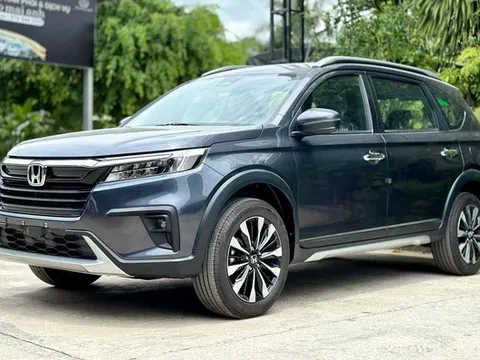 Vừa ra mắt 2 tháng, Honda BR-V giảm cao nhất 66 triệu, quyết đấu Xpander