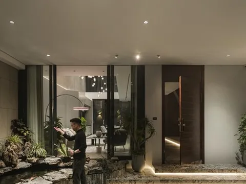 Chiêm ngưỡng ngôi nhà đặt bể cá koi trước sân