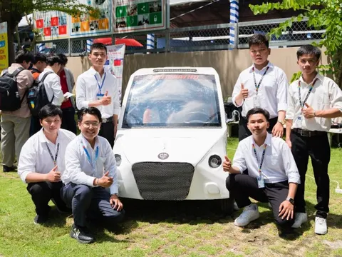 Ô tô điện của sinh viên gây ấn tượng mạnh với doanh nghiệp tại HUTECH TECHSHOW 2023