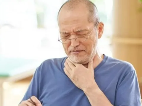 Một dấu hiệu cảnh báo ung thư có thể xuất hiện lúc ăn, rất dễ bị bỏ lỡ