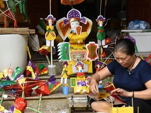 Nghệ nhân cuối cùng làm đèn Trung thu làng Hậu Ái