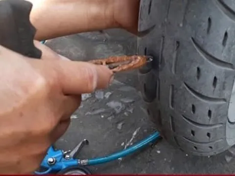 Có nên vá dùi lốp không săm?