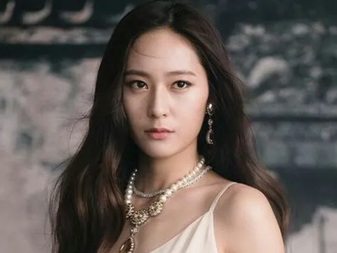 Nữ idol Kpop chỉ ngồi cũng "gây sốt" vì style sang trọng