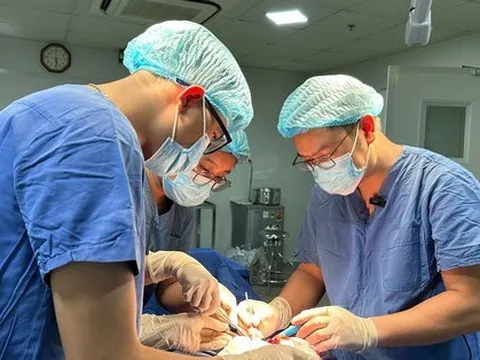 Gãy "cậu nhỏ" vì hành động dại dột lúc ngủ dậy