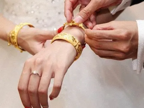 Tốt nghiệp 10 năm, tôi tiết kiệm được 3 tỷ đồng nhờ lấy vợ
