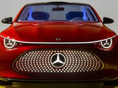 Mercedes muốn biến đèn ban ngày thành biểu tượng của xe điện, khẳng định không còn chuyện 'xe nào cũng giống nhau'