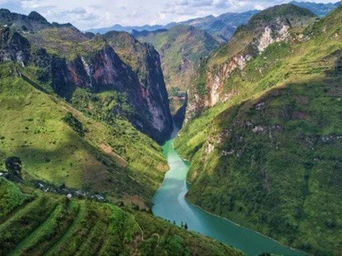 Thông tin tạm dừng tàu du lịch trên sông Nho Quế khiến nhiều du khách tiếc nuối vì chưa kịp đi