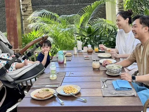 Cường Đô La hé lộ một buổi sáng của gia đình, biểu cảm của cậu út liền chiếm trọn “spotlight”