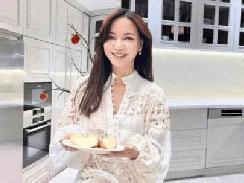 Cận cảnh căn bếp trong penthouse triệu đô của CEO Hannah Olala: Trắng tinh, gọn gàng đến nỗi netizen tưởng để ngắm chứ không dùng