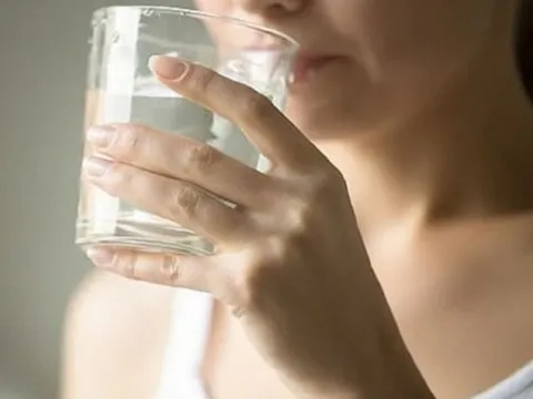 Uống nước xong thấy những dấu hiệu này, đi khám ngay kẻo ung thư