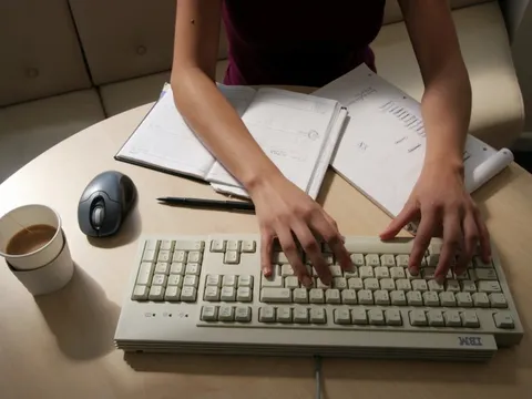 Lời cảnh báo với người ngồi quá 10 giờ/ngày