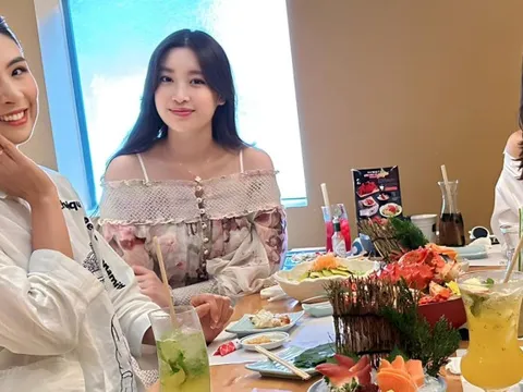 Hoa hậu Đỗ Mỹ Linh lộ diện bên Phương Oanh và hội bạn thân, nhan sắc mẹ bỉm nổi bần bật