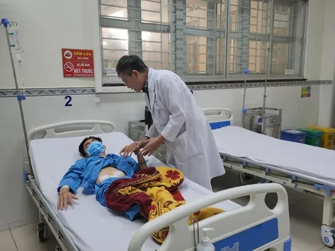 Nam thanh niên thủng ruột vì tự mua thuốc uống điều trị