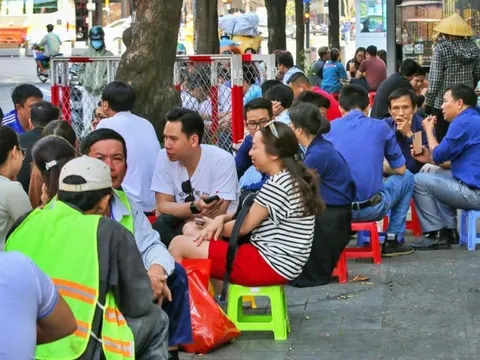 Thu phí vỉa hè ở Tp.HCM: Chờ đợi minh bạch, hiệu quả