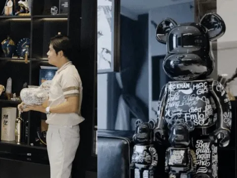 Soi cận bộ Bearbrick độc lạ trong căn nhà toàn màu đen của bố đơn thân nổi tiếng