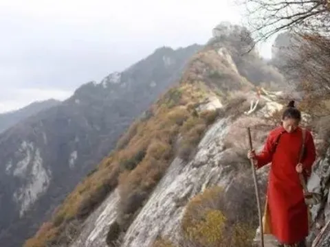 Cô gái quyết tâm sống ẩn cư, chưa "đắc đạo thành tiên" thì phải vội vàng trở về thành phố vì... không trả nổi tiền thuê nhà trên núi